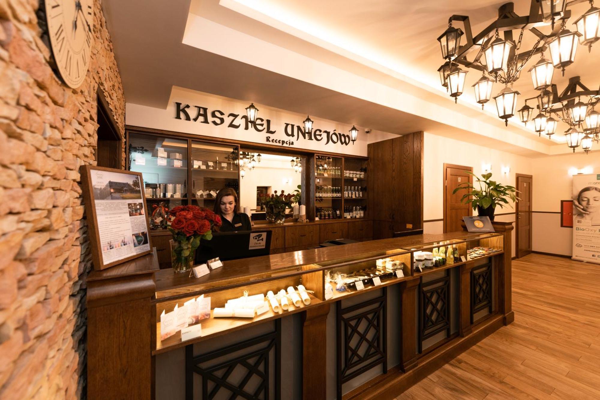 Hotel & Spa **** Kasztel Uniejow Exterior photo