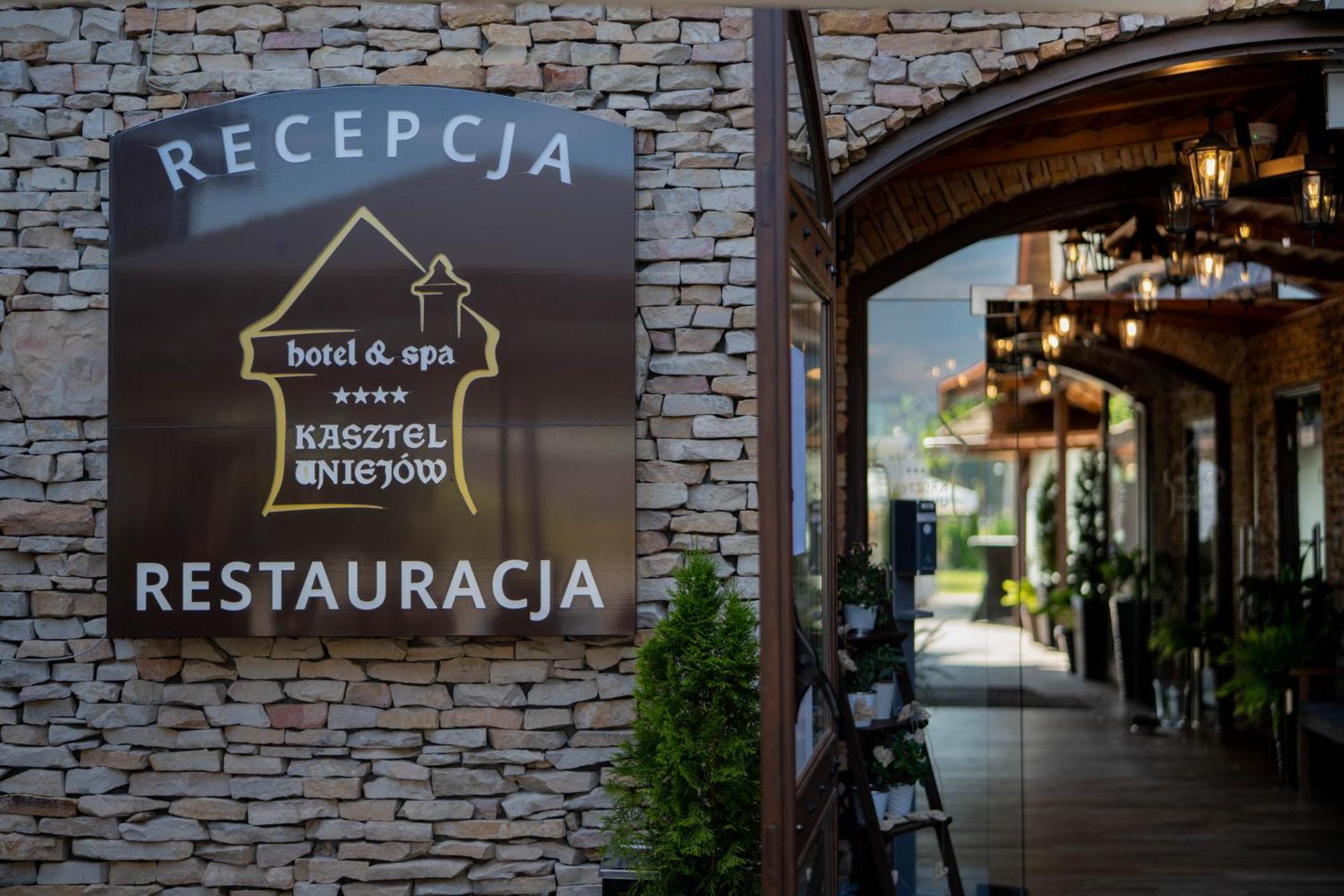 Hotel & Spa **** Kasztel Uniejow Exterior photo