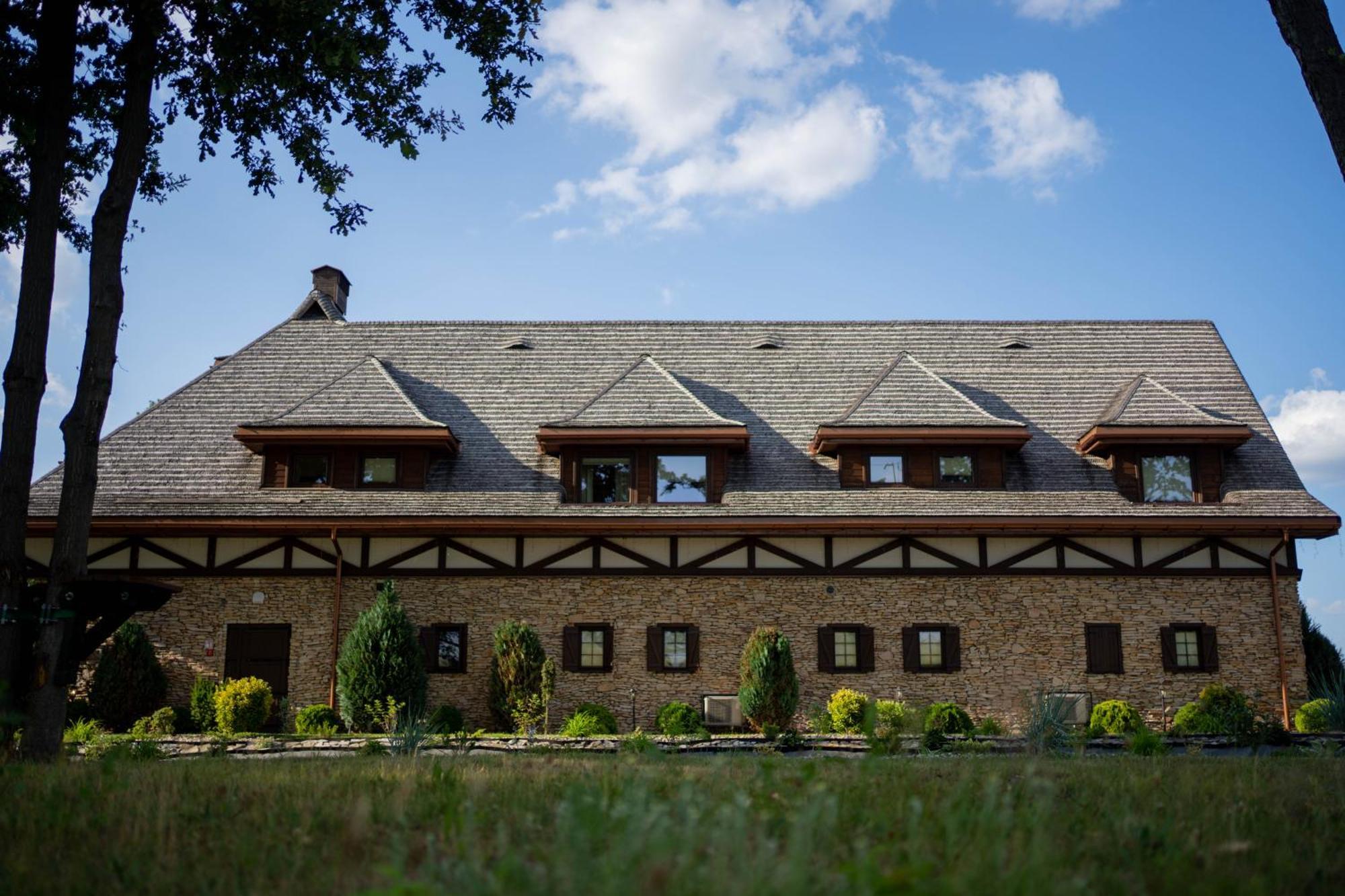 Hotel & Spa **** Kasztel Uniejow Exterior photo